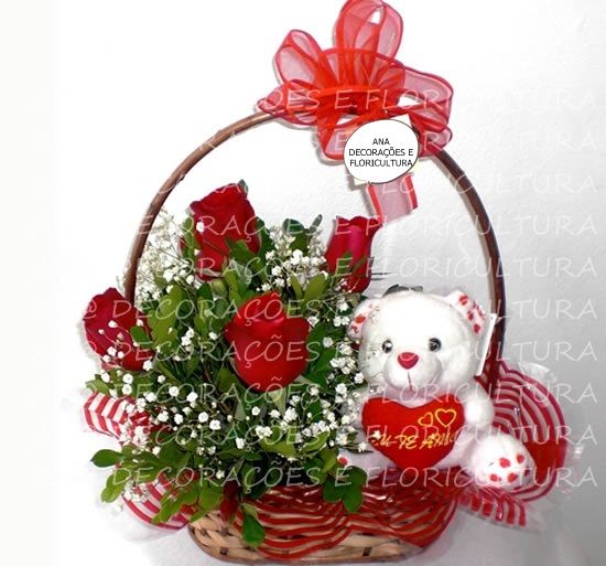 CESTA COM 4 ROSAS