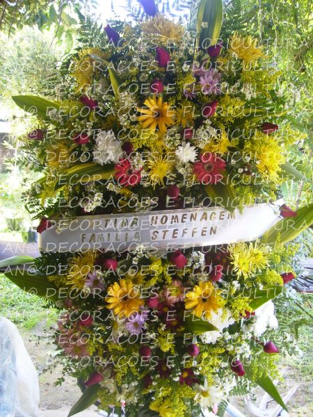 COROA DE FLORES MISTAS